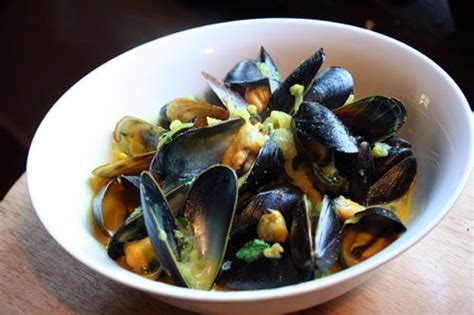 dinner-tonight-steamed-mussels-in-coconut-milk image