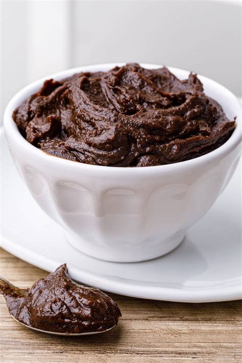 the-best-creamy-chocolate-frosting-for-paleo image