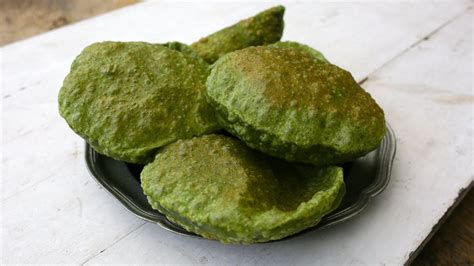 palak-puri-how-to-make-spinach-puri-at-home image