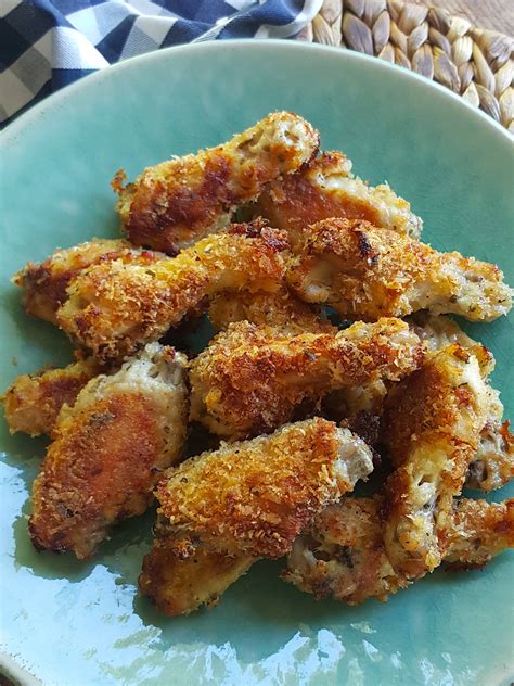 crispy-chicken-wings-are-such-a-never-fail-crowd-pleaser image