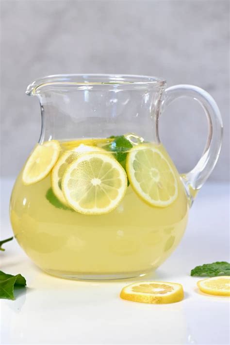 the-best-homemade-lemonade-alphafoodie image