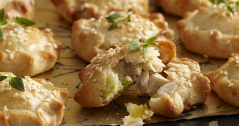 shortcrust-chicken-mushroom-pie-recipe-jus-rol image