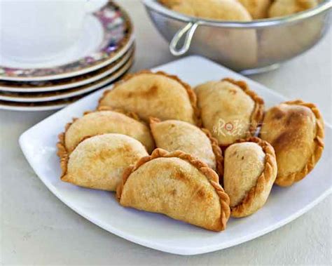 karipap-malay-style-curry-puffs-smooth-crust-roti image