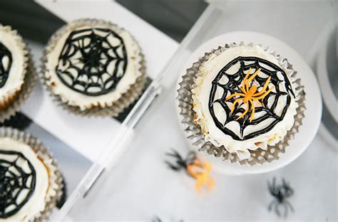 spooky-spider-cupcakes-for-halloween-savvy-sassy image