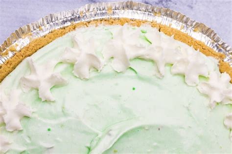 easy-no-bake-pistachio-cream-pie-margin-making image