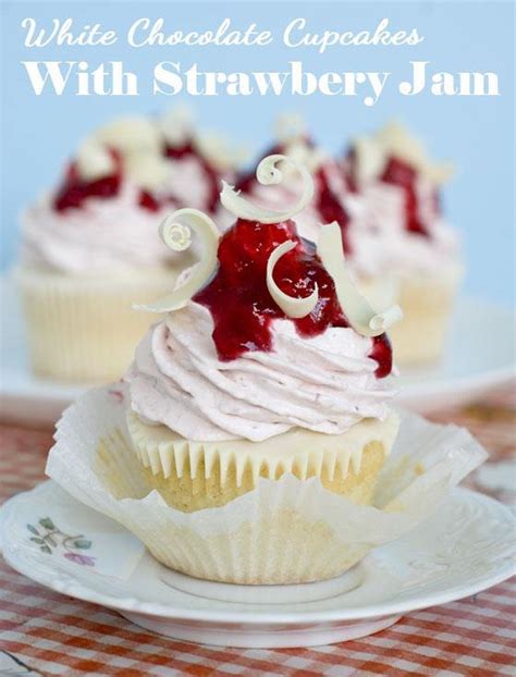 white-chocolate-strawberry-cupcakes-with-a-cream image