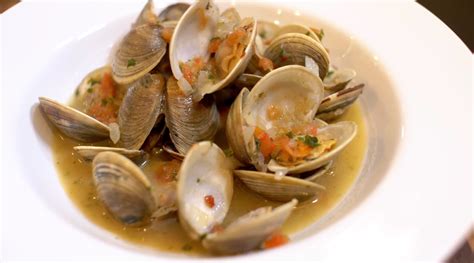 clams-with-tomatoes-wine-and-garlic-nick-stellino image