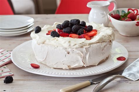 the-most-perfect-pavlova-recipes-for-food-lovers image