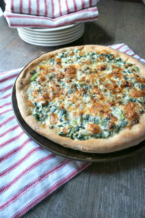 white-spinach-pizza-florentine-pizza-a image