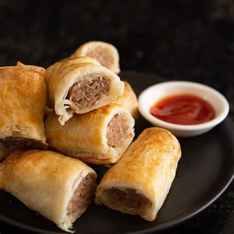australian-pork-sausage-rolls-wandercooks image