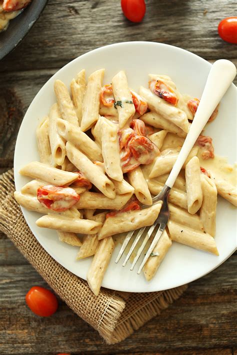 vegan-garlic-pasta-minimalist-baker image