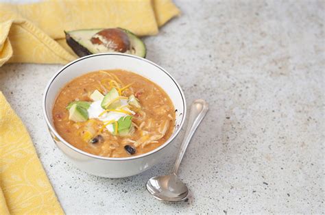 20-minute-cheesy-chicken-enchilada-soup-wishes image