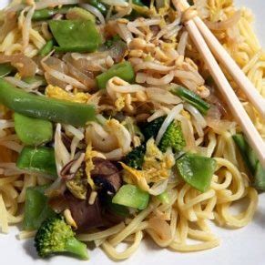 hong-kong-style-chow-mein-with-pork-and-green image