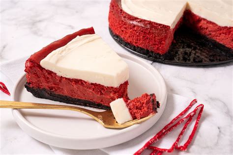 copycat-cheesecake-factory-red-velvet-cheesecake image
