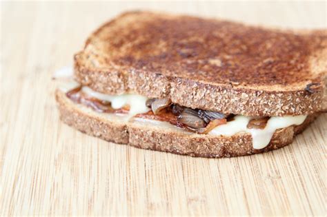 recipe-for-bacon-caramelized-onion-grilled-cheese image