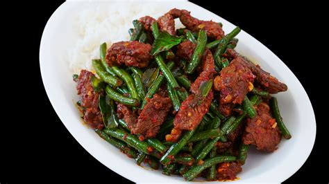 pad-prik-king-thai-red-curry-stir-fried-green-beans image