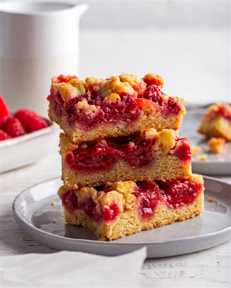 raspberry-crumble-bars-redpath-sugar image