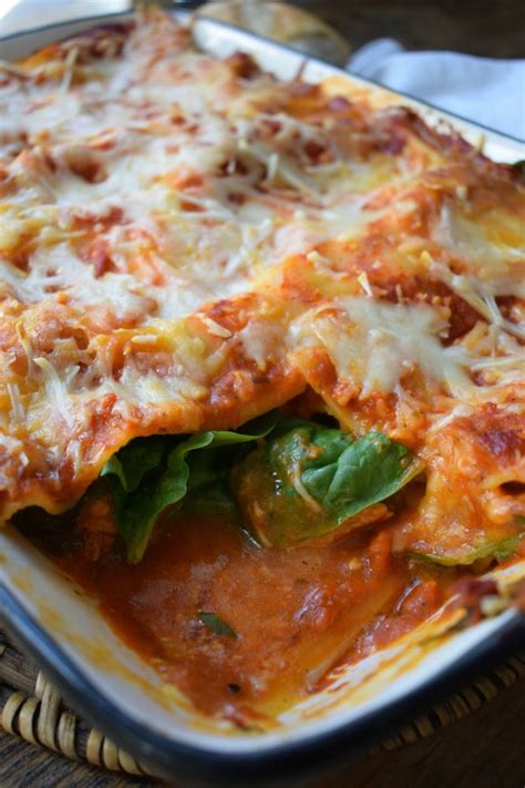 chicken-and-spinach-lasagna-julias-cuisine image
