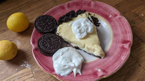 easy-no-bake-key-lime-pie-with-oreo-crust-dinner-by image