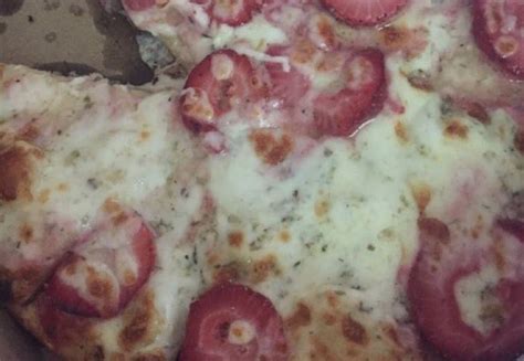 strawberries-on-pizza-is-the-ridiculous-new-trend-thats image