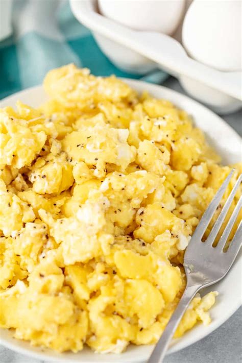 how-to-make-fluffy-scrambled-eggs-the-stay-at-home image