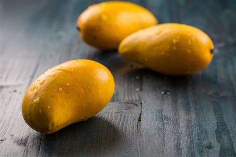 ataulfo-mango-taste-and-characteristics-fine-dining image