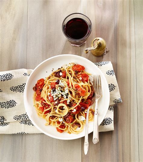 spaghetti-in-roasted-cherry-tomato-sauce-canadian image