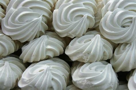 meringues-recipe-with-all-variations-levana-cooks image
