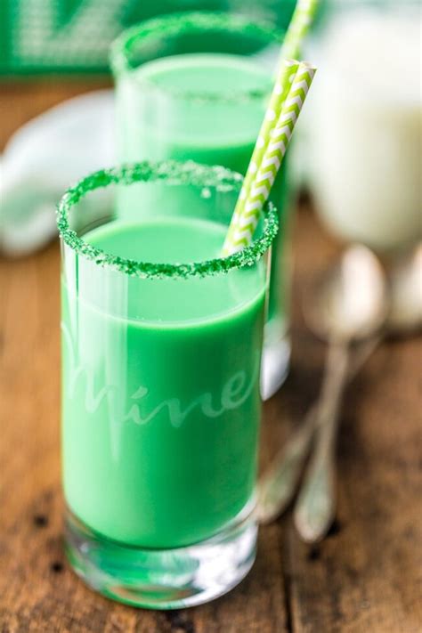 green-mint-vanilla-milk-st-pattys-day-drink-the image