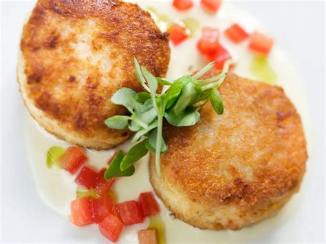 eastern-shore-crab-cakes-food-channel image