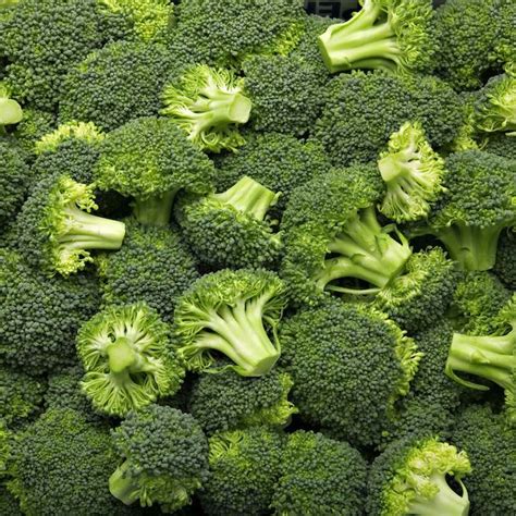 jamie-olivers-broccoli-with-asian-dressing-chatelainecom image