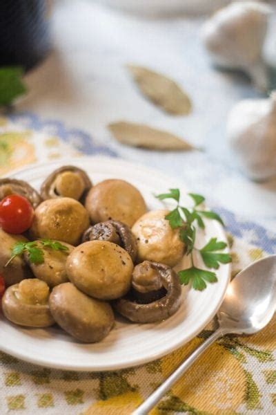 how-to-make-italian-marinated-mushrooms-simple image