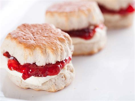 classic-cream-scones-for-a-perfect-english-cream-tea-saga image