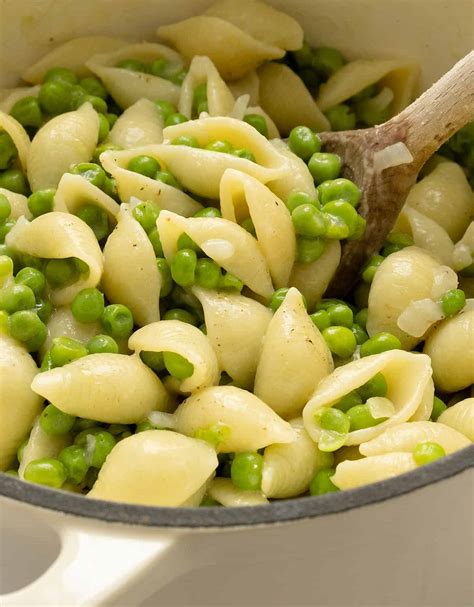pasta-with-peas-quick-and-easy-the-clever-meal image