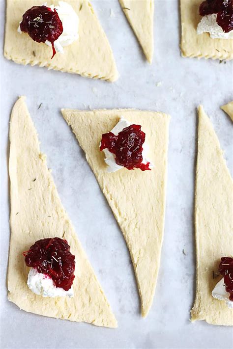 easy-cream-cheese-cranberry-crescent-rolls-rhubarbarians image