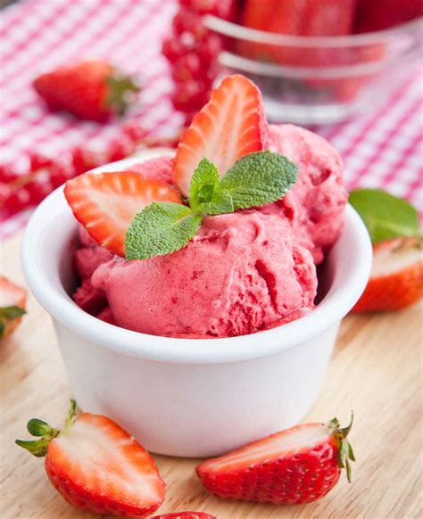 homemade-low-fat-strawberry-frozen-yogurt image