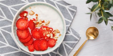 20-healthy-yogurt-toppings-that-spice-up-plain-greek image
