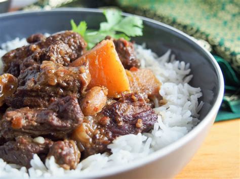 beef-massaman-curry-slow-cooker-carolines-cooking image