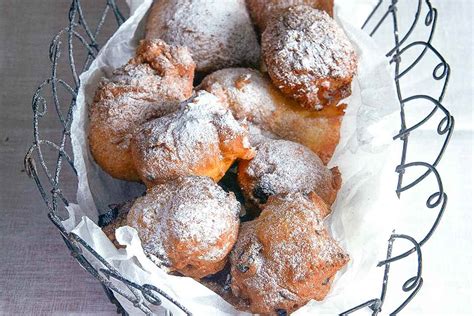 oliebollen-dutch-doughnuts-leites-culinaria image
