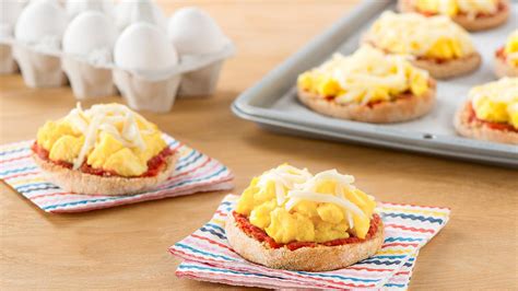 mini-breakfast-pizzas-recipe-get-cracking-eggsca image
