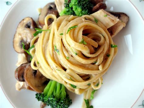 linguine-with-mushrooms-chicken-and-broccoli-tasty image