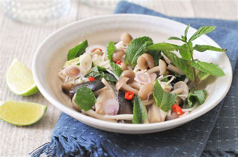 thai-mushroom-salad-yum-hed-ยำเหด-rachel image