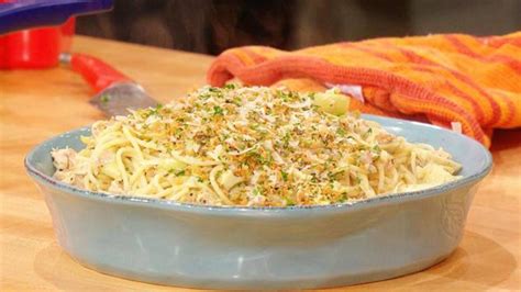 spaghetti-with-artichokes-and-tuna-recipe-rachael image