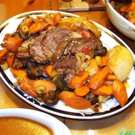 braised-pot-roast-with-vegetables-bigovencom image