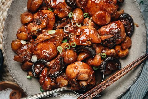 braised-chestnut-chicken-板栗炖鸡-omnivores image