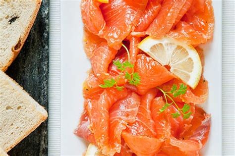 salmon-gravlax-recipe-with-amazing-hollandaise-sauce image