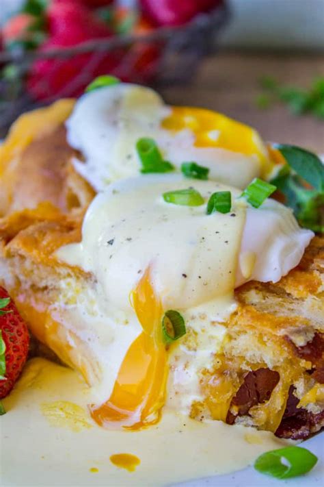 grilled-cheese-eggs-benedict-with-bacon-and-hollandaise image