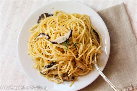 shiitake-mushroom-garlic-parmesan-noodles image
