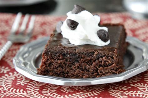 classic-chocolate-texas-sheet-cake-so-fudgy-snappy image