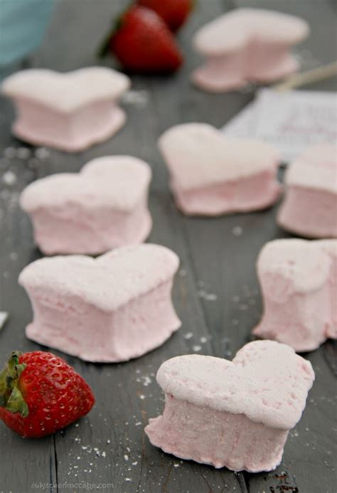 homemade-fresh-strawberry-marshmallows-the image